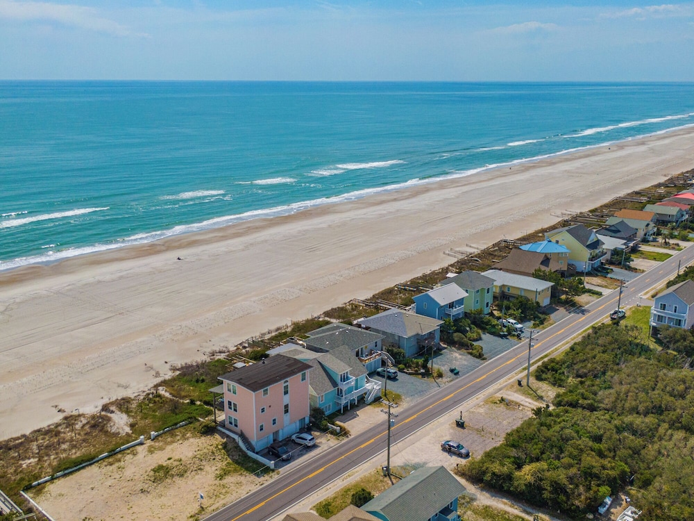 Surfside Cottage by Topsail Realty