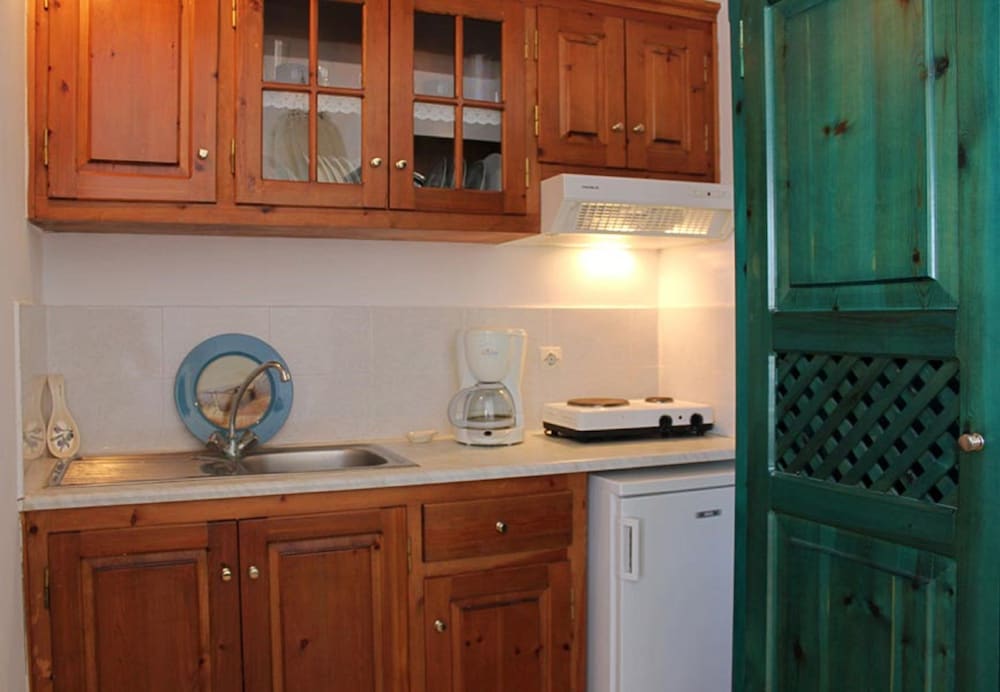 Vrachia Studios & Apartments