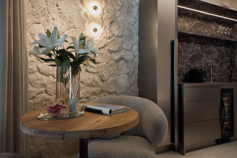 Granaria Jacuzzi Premium Suites by Downtown Apartments