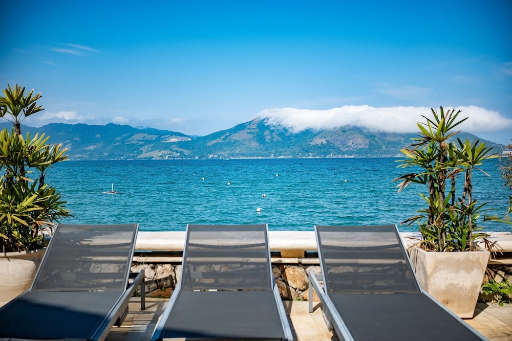 Angra - Mombaça | Mansão Espetacular Beira-Mar, 7 Suites - por Casapē Rio