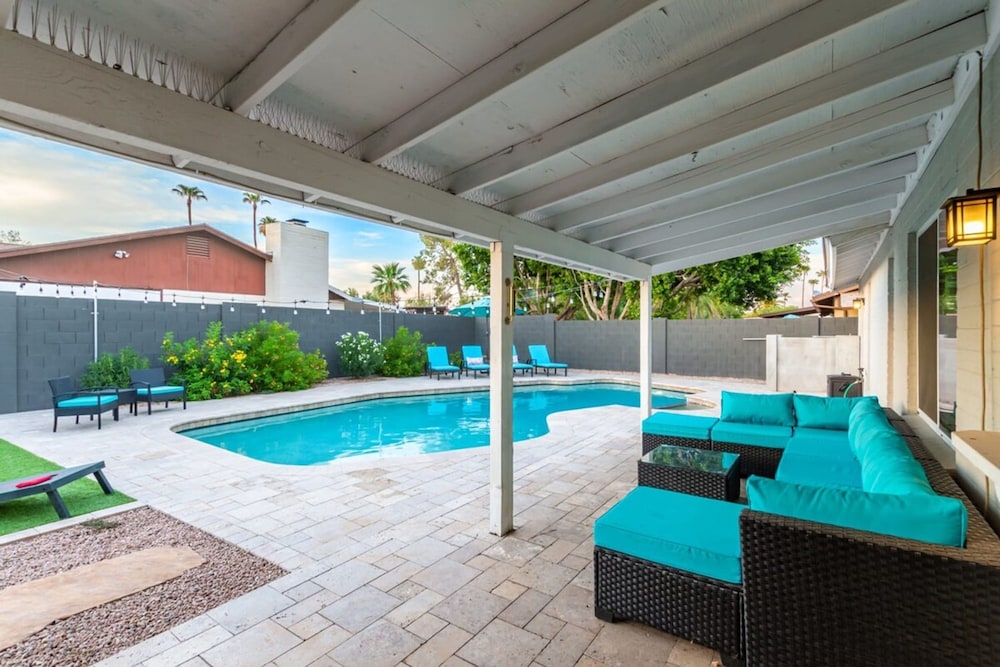 Obispo Modern Oasis With Heated Pool and BBQ