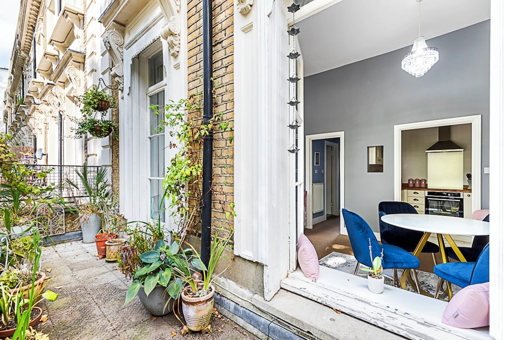 Chic 1 Bedroom Parkview Flat At Arundel Square