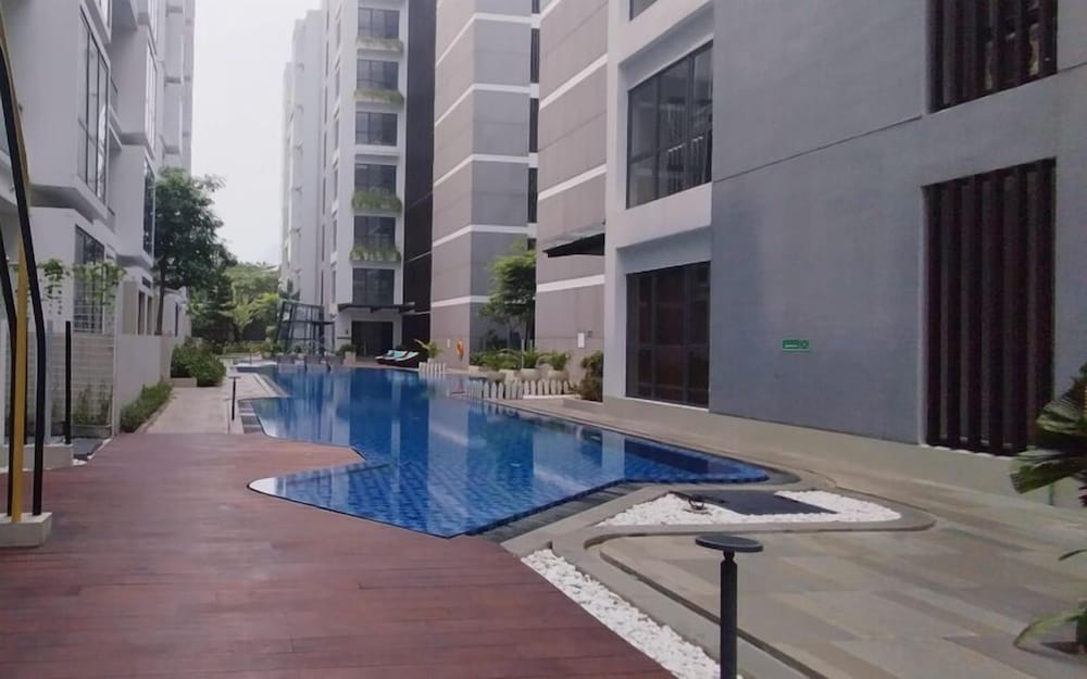 Tranquil And Modern Haven 2Br At The Rosebay Apartment