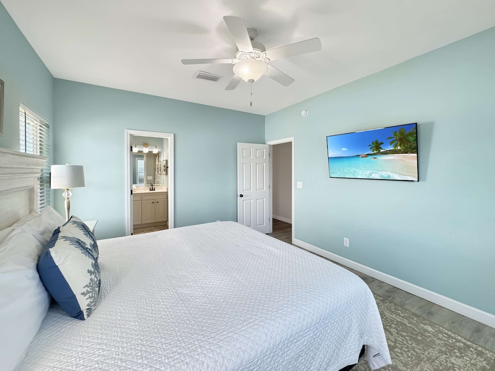 Pass Time - Beachfront for 24
