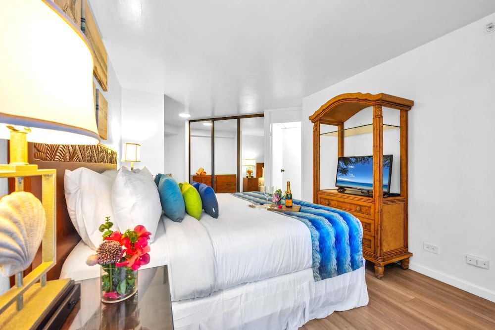 NEW KBM Resorts Free CAR Kaanapali Shores 6th Floor Ocean View Suite Steps to Pool and Beach Ks-616