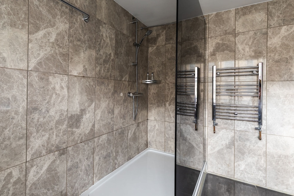 Stylish 4-bedroom Townhouse in the Heart of Bath