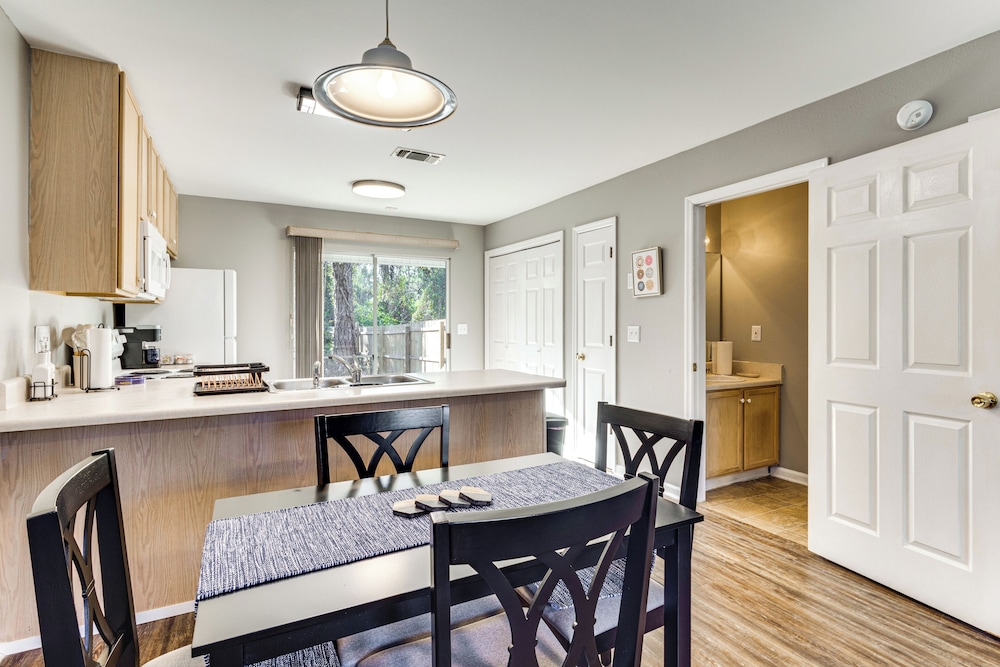 3 Mi to Fsu: Townhome w/ Patio in Tallahassee!