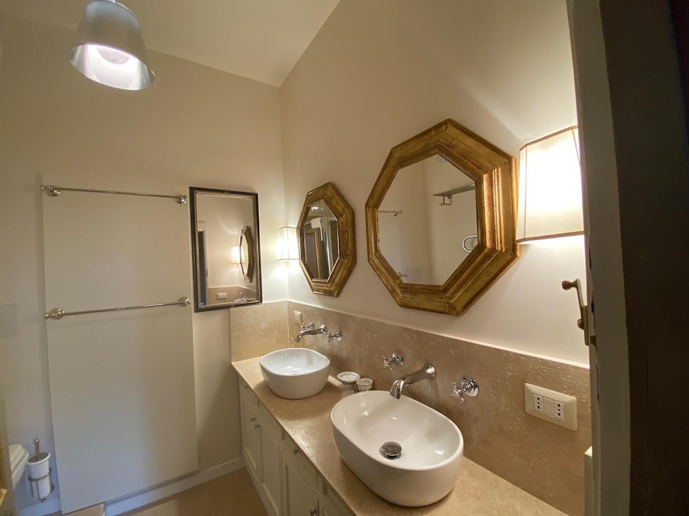 A Prince in Rome Elegant Navona Terrace Apartment