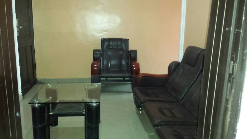 Semper Diamond Lodge
