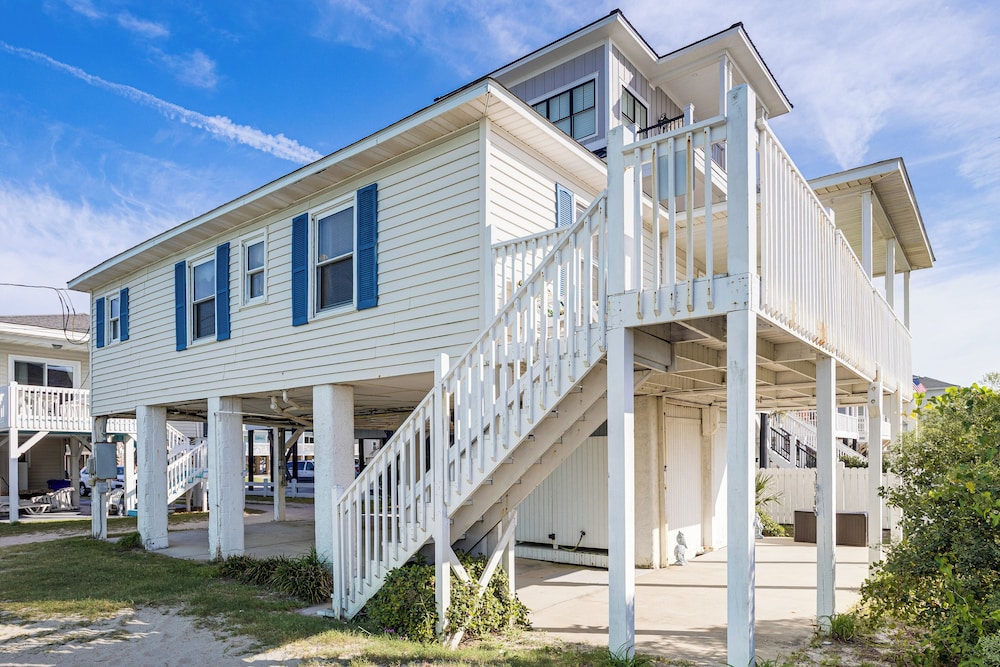Oceanfront Home w/ Deck & Views in Surfside Beach!