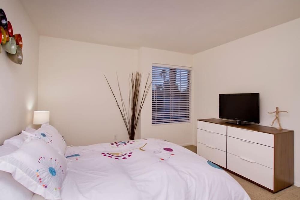 Ultra Chic and Modern By Signature Vacation Rentals