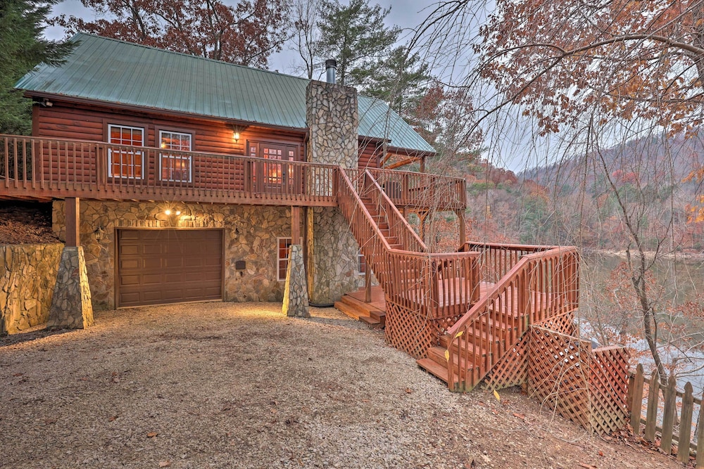 Luxe '3 Bears Cabin' on Watauga Lake w/ Decks! view 5