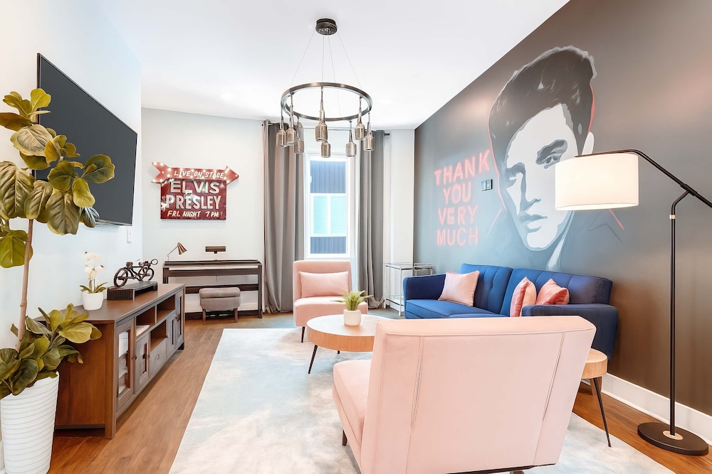 Elvis-themed 13 Beds Rooftop City Views