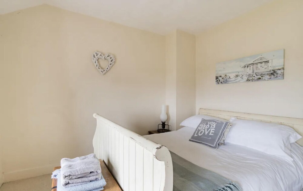 Beautiful Sea Front Cottage in the Ocean City view 5