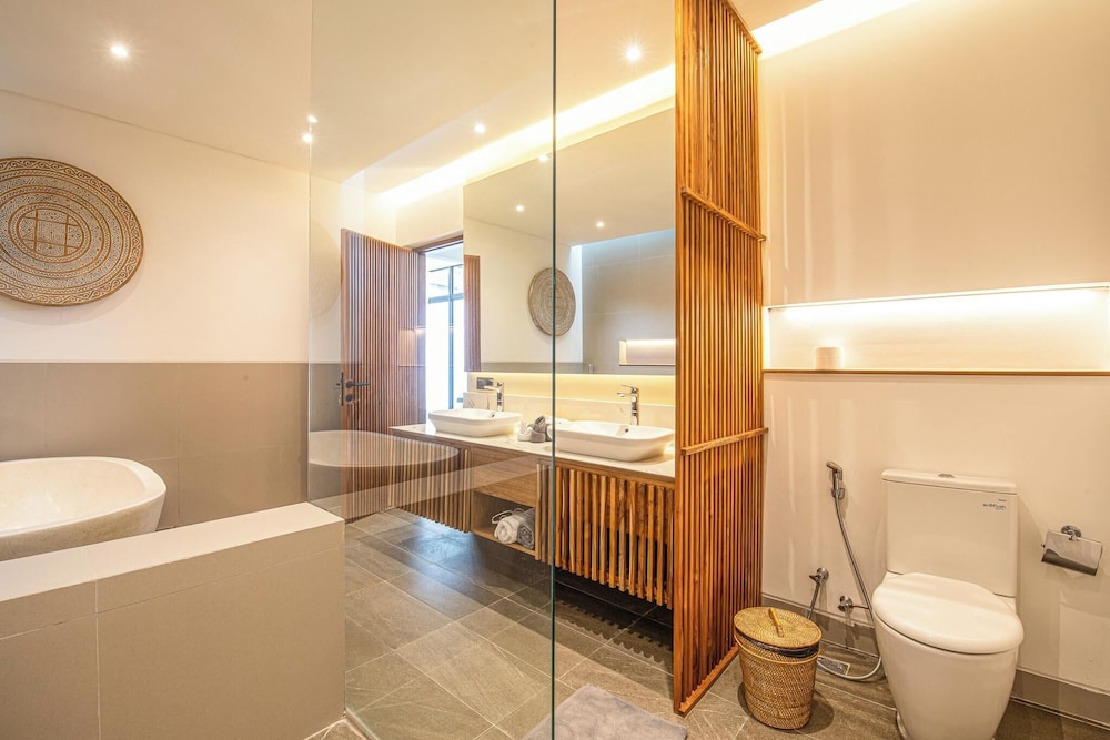 Elegant 6BR Canggu Retreat Just 400m to the Ocean