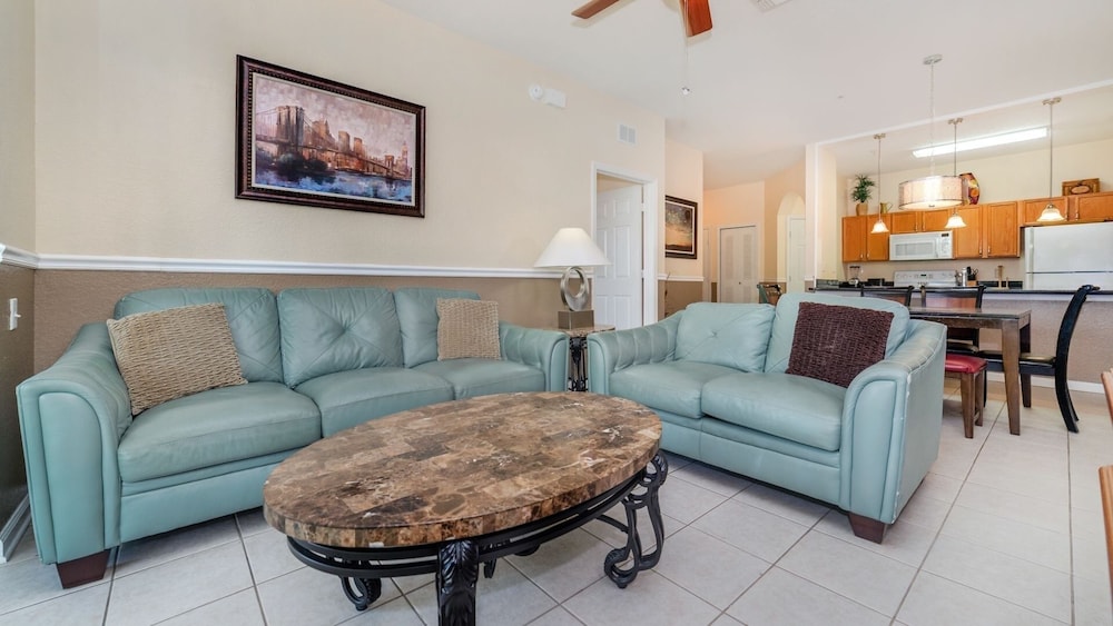 2 Massive Water Slides / Movie Theater / Fitness Center / Giant Kid's Splash Pad / Near To Disney 3 Bedroom Apts