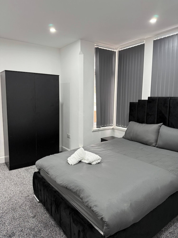 Peaceful Luton Apartment With Electric Heating & Wifi