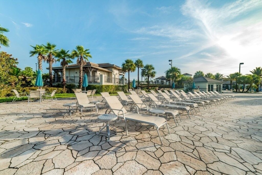Luxurious 6br Villa In Champions Gate Pool, Spa & Near Disney 6 Bedroom Villa