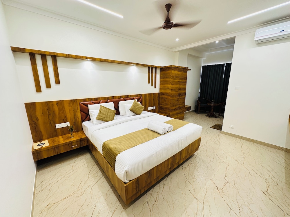 Shambhavi Hotel & Convention Centre