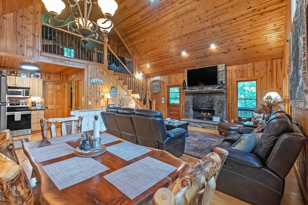 Mountain Getaway With Hot Tub & Game Room 4 Bedroom Cabin