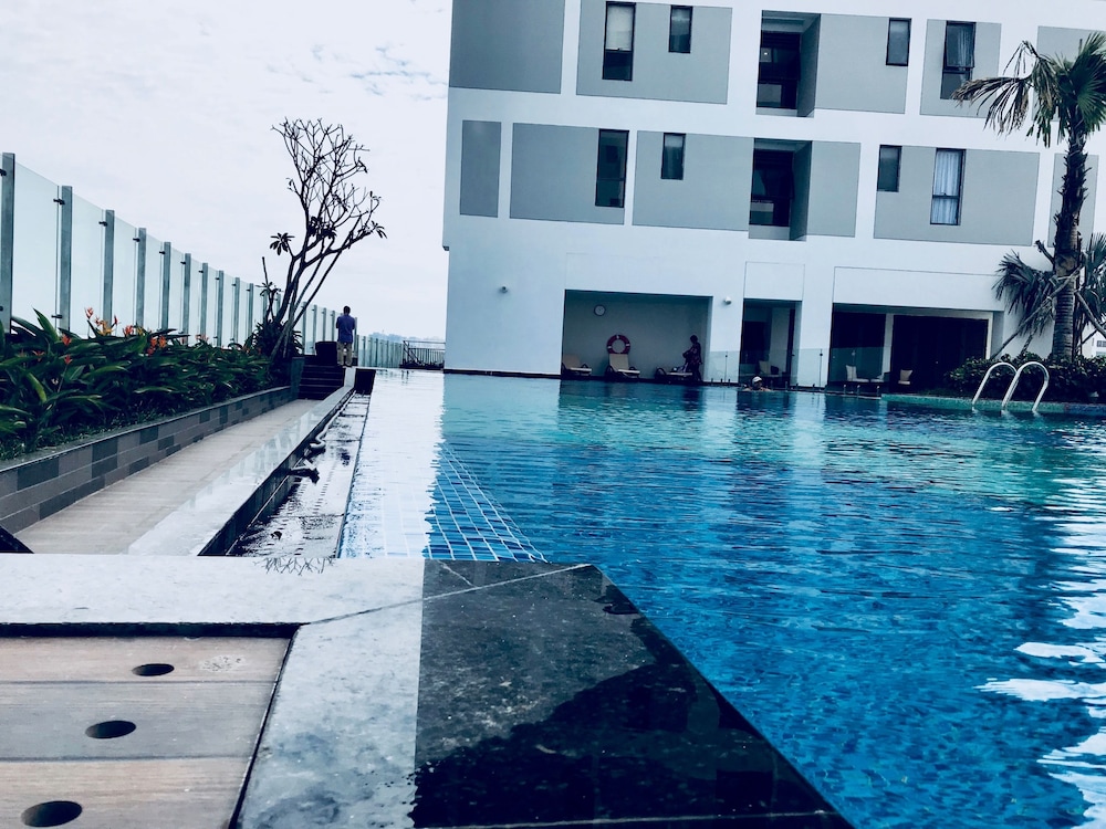 Henry Studio Luxury 2BR SWPool 17th