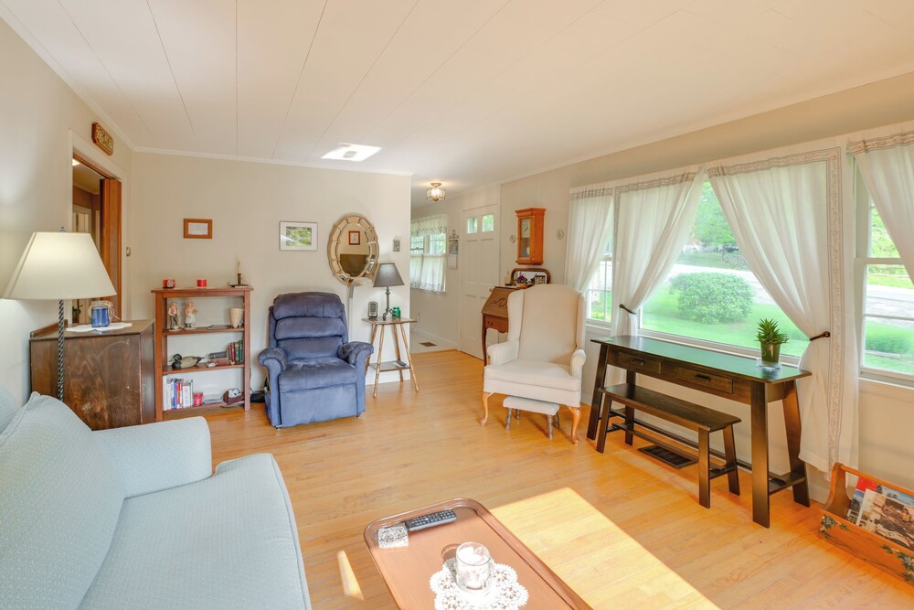 1 Mi to Main St: Charming Elsworth Home w/ Yard!