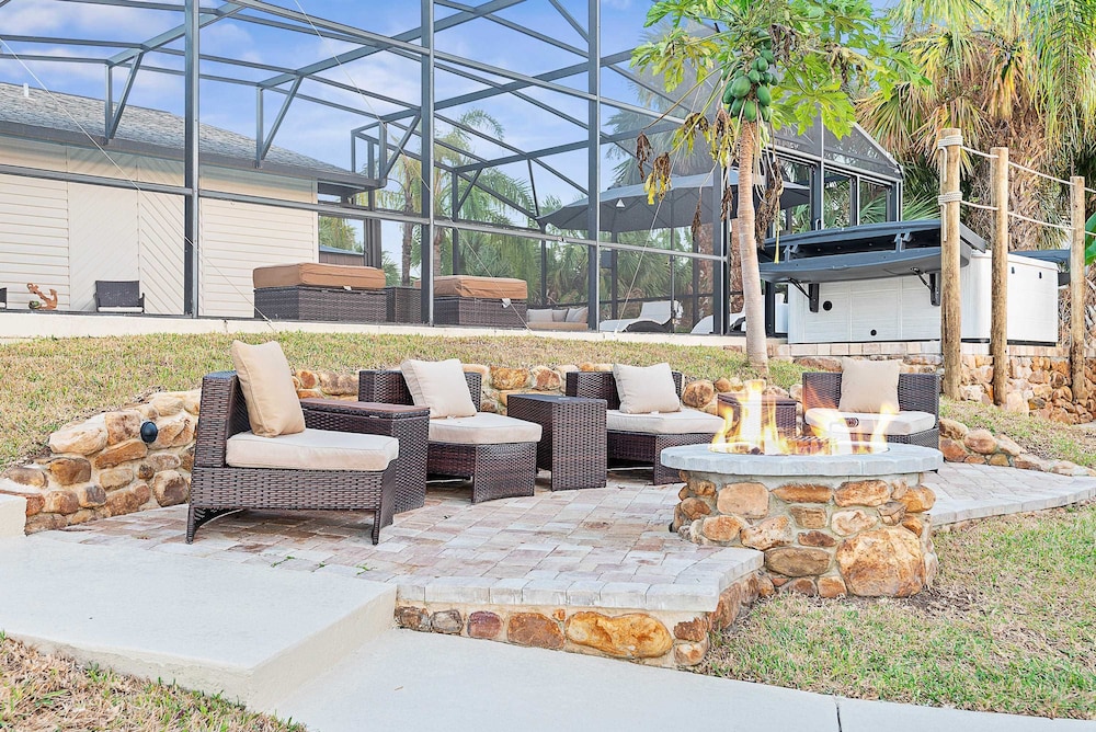 Canal Front Oasis With Pool in Palm Coast