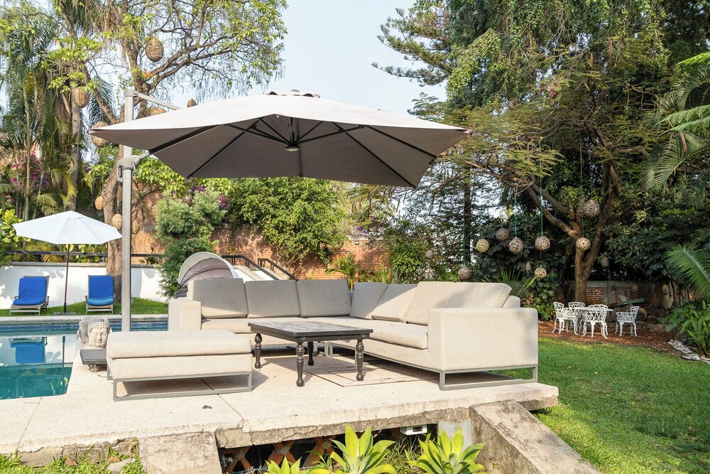 Family Home with Pool & Jacuzzi view 5