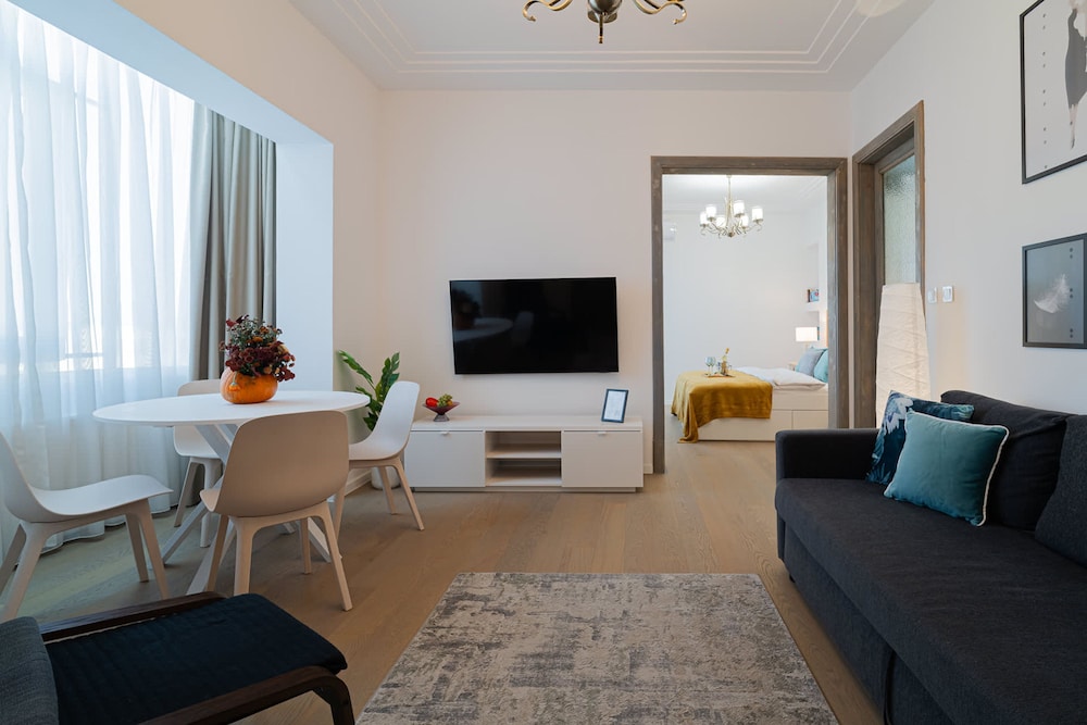 Charming 2BR Apartment - Steps to Romanian Athenaeum