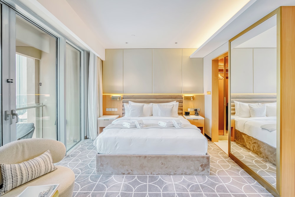 PVH - Studio - Emaar Fashion Avenue