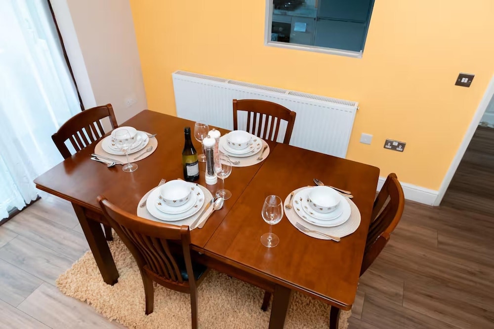 House - Sleeps 5 - Ensuite Bedrooms