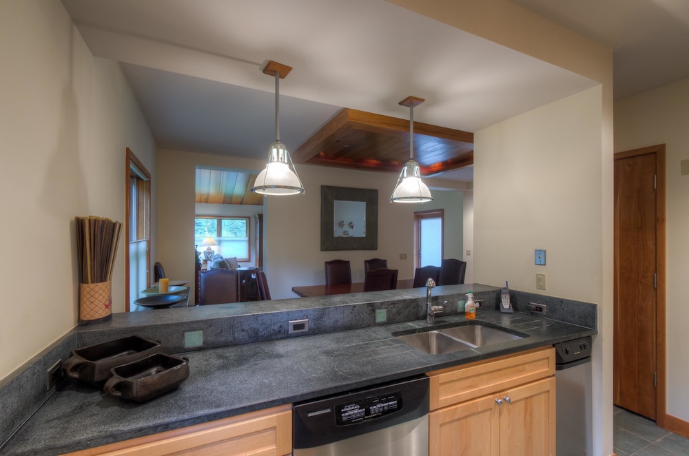 Cascades A 1 4 Bedroom Condo By Accommodations in Telluride