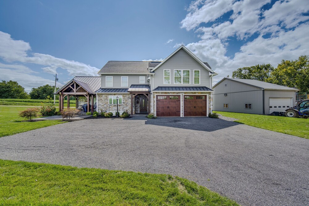 Patio & Yard: Newly Built Retreat in Ronks! view 2