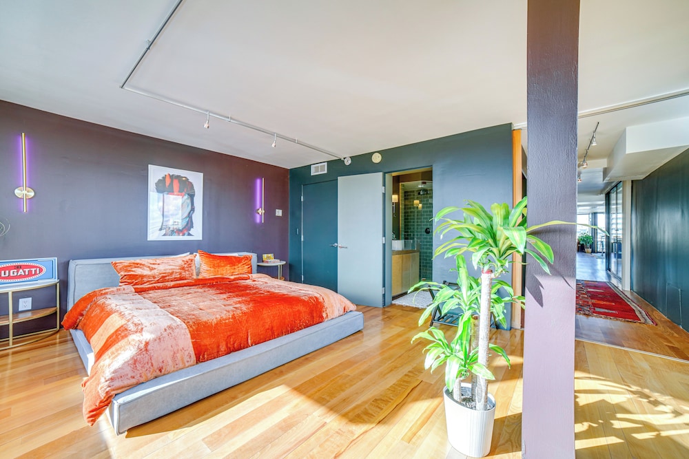 Luxe Dtwn Reno Penthouse ~ 3 Mi to Casinos!