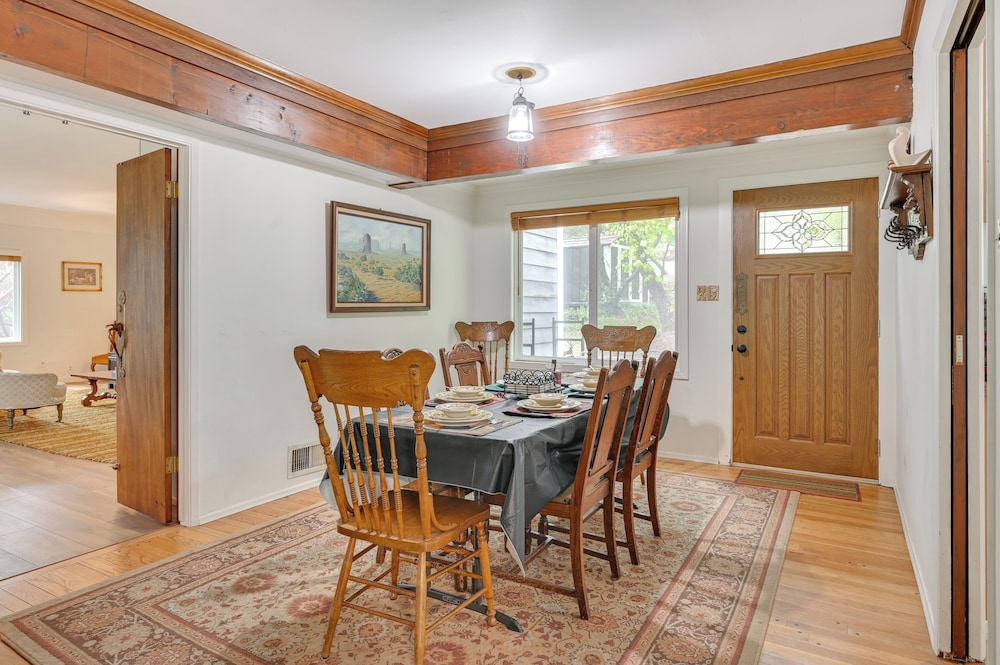 Home 3 Mi to Main St Julian: Great for Groups!