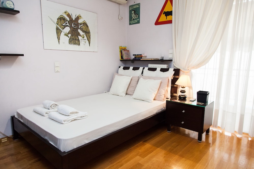 Beautiful 3 bedrooms apt in N. Smirni view 4