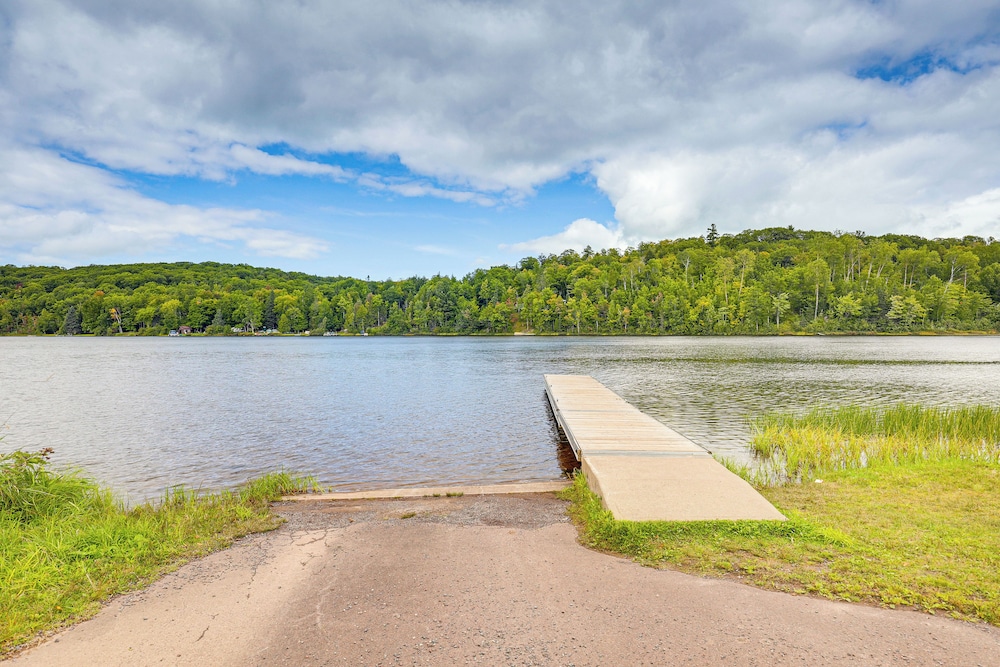 Ski-in/ski-out Condo in Upson - Walk to Lake