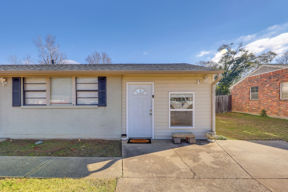 14 Mi to Montgomery: Quaint Couple's Apartment