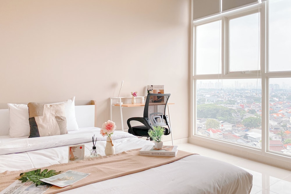 Good Deal and New Furnished 2BR Ciputra International Apartment
