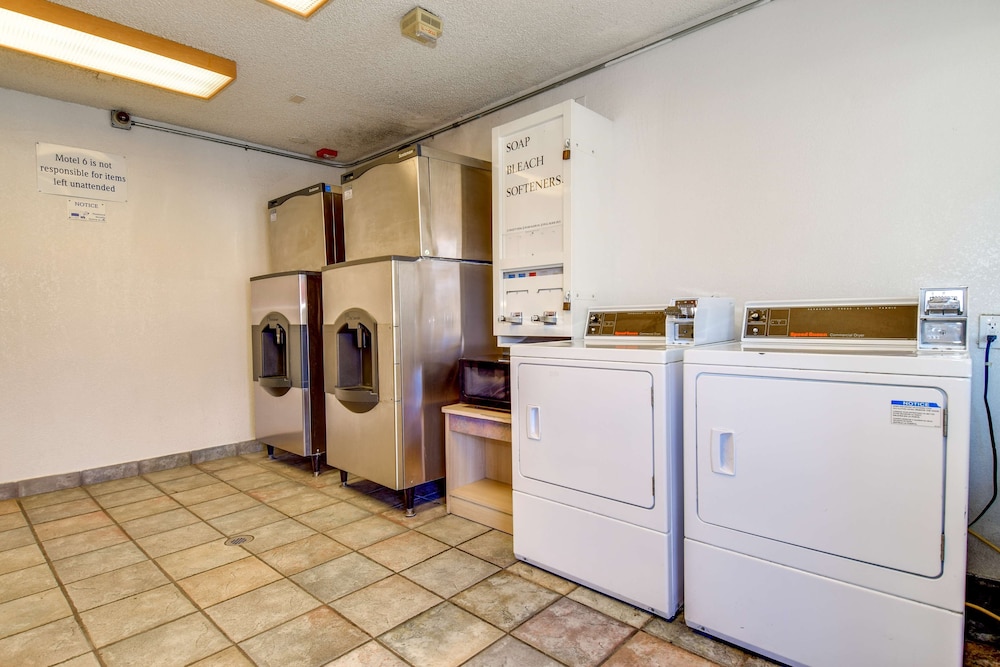 Motel 6 Riverside, CA - South