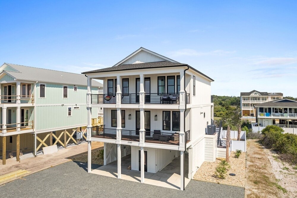 1040 Break / 1040 Ocean Blvd West 4 Bedroom Home by RedAwning
