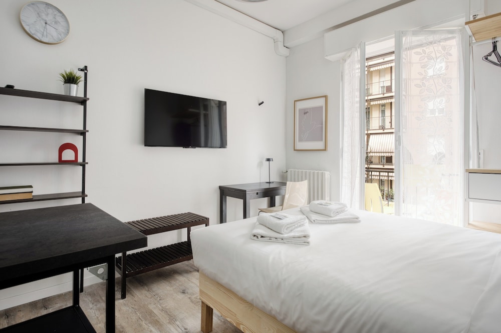 Elegant Studios near Station