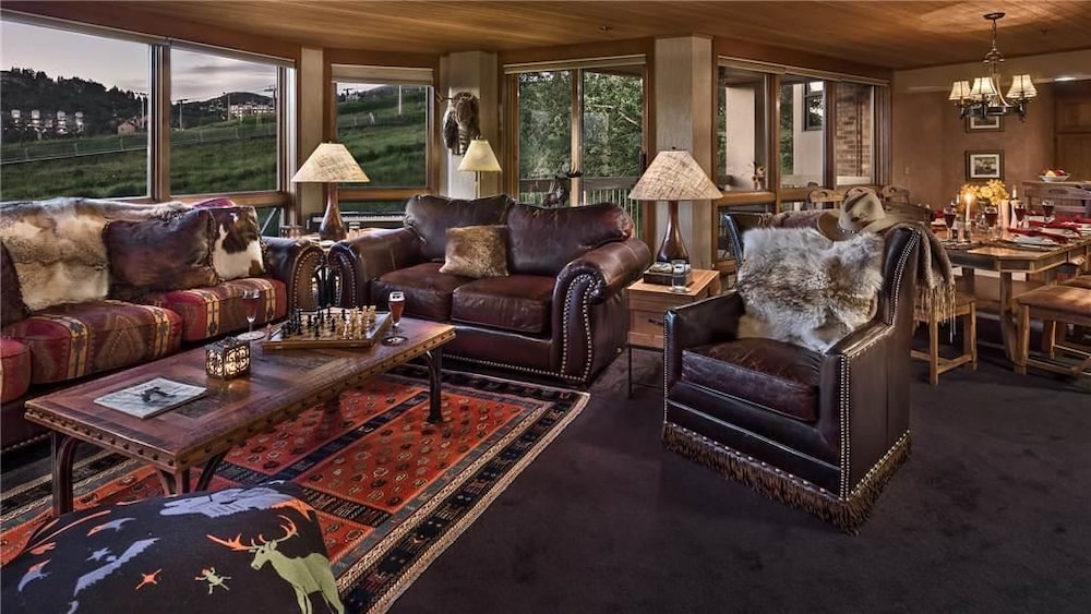 Chartreuse 122 2 BedroomCondo By Moving Mountains
