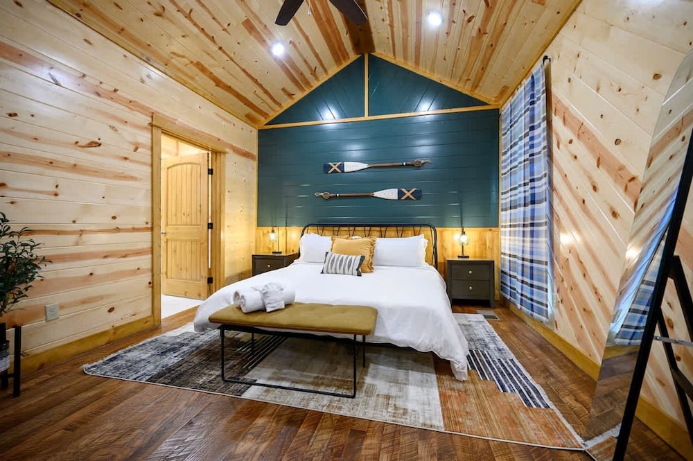 Massive Hochatown Lodge w spa Basketball More