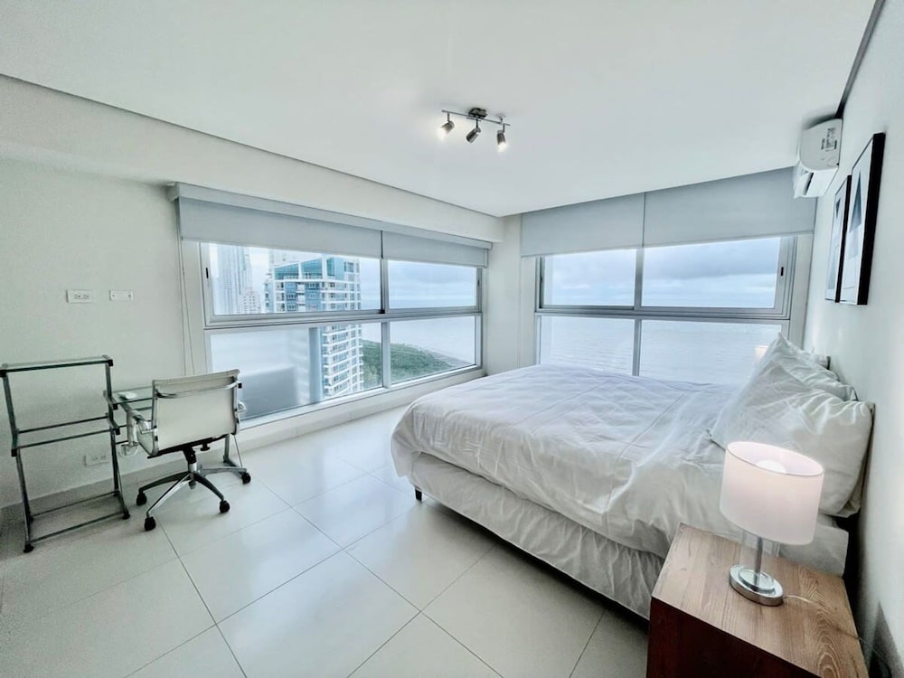 Light Home I Minimalist 1 Bed in Costa del Este