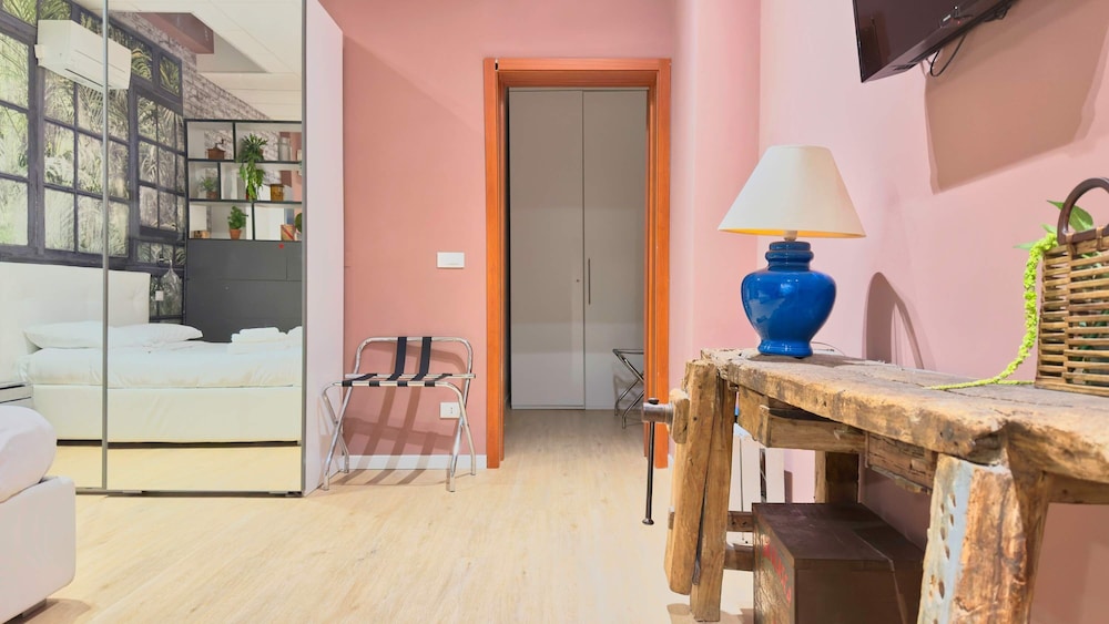 Loft Enrico Modern City pad in Historic Bologna
