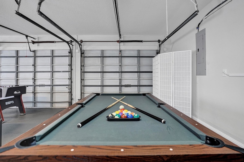 The Grand Luxe 8BR Villa w Pool and Basketball