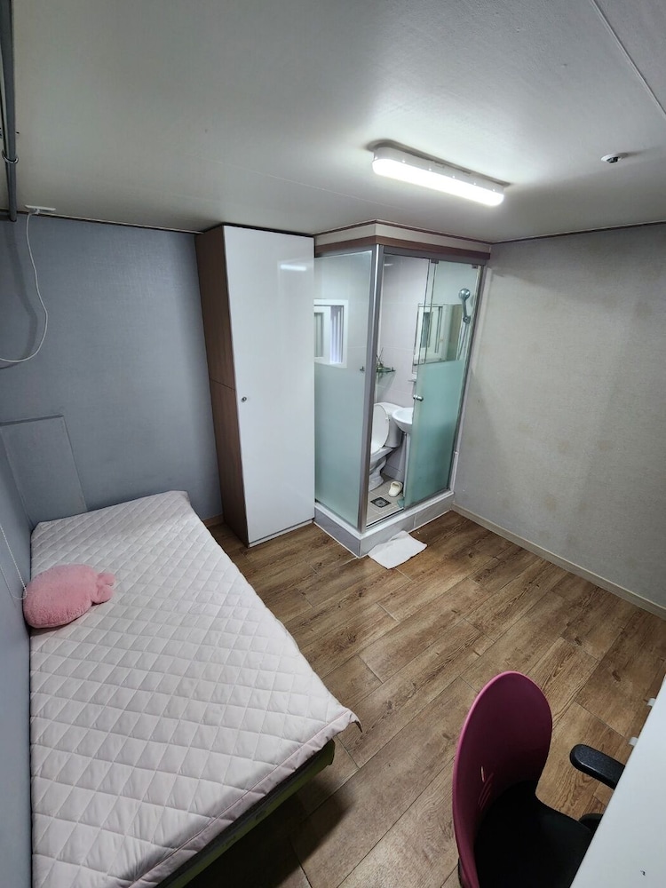 Gangnam Best Dormitory view 2