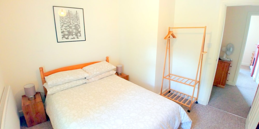 2-bed Flat With Superfast Wi-fi DW Lettings 29br view 5