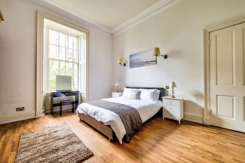 Alva - City Centre Apartment view 5